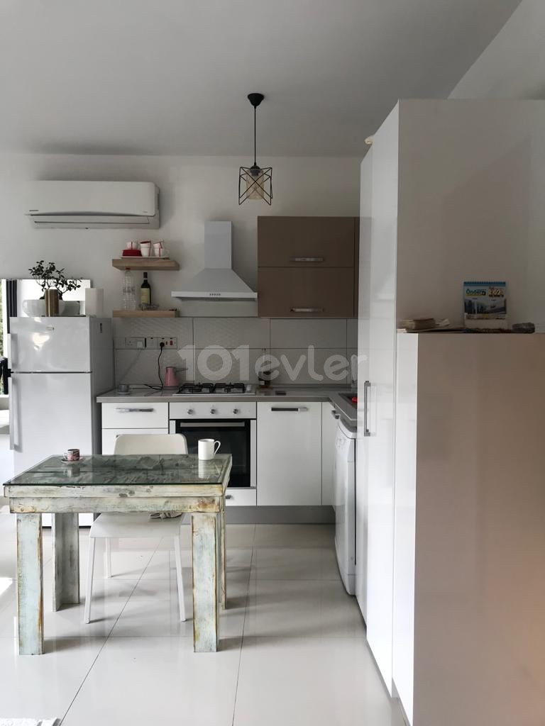 Girne Merkezde Kiralık 1+1 Daire