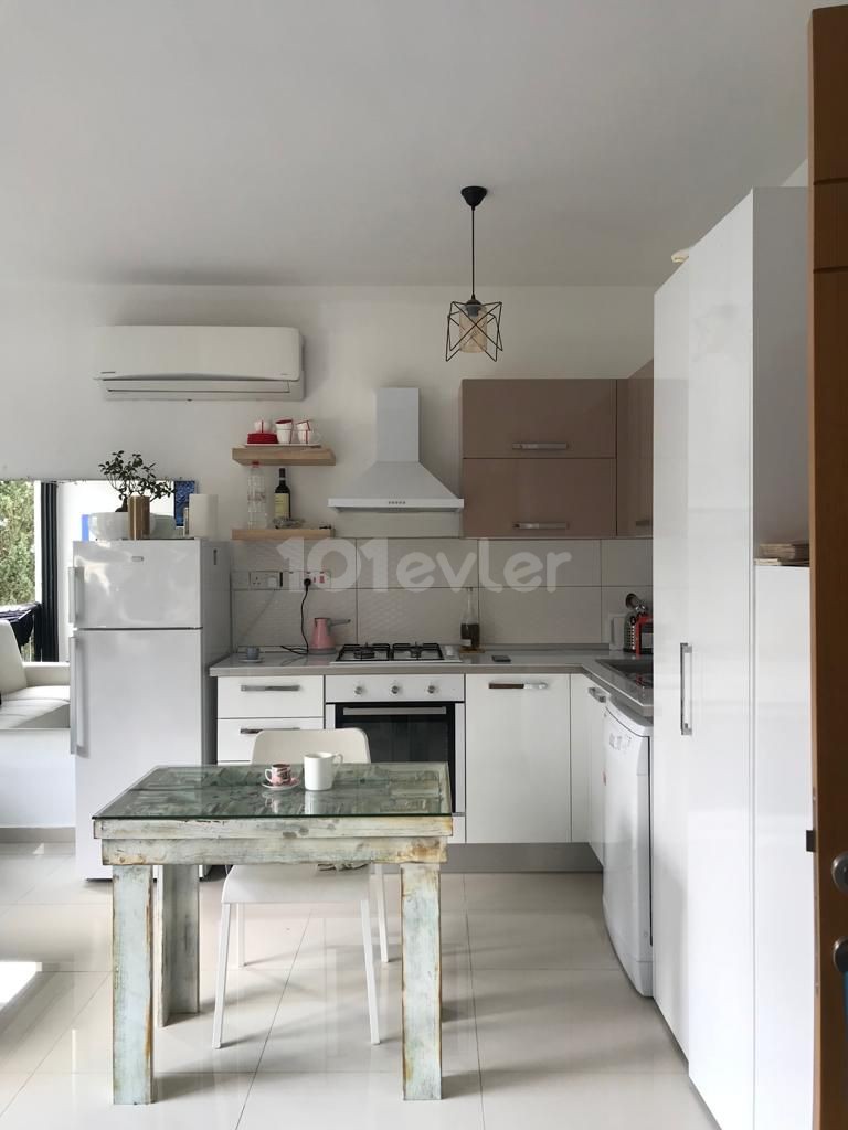 Girne Merkezde Kiralık 1+1 Daire