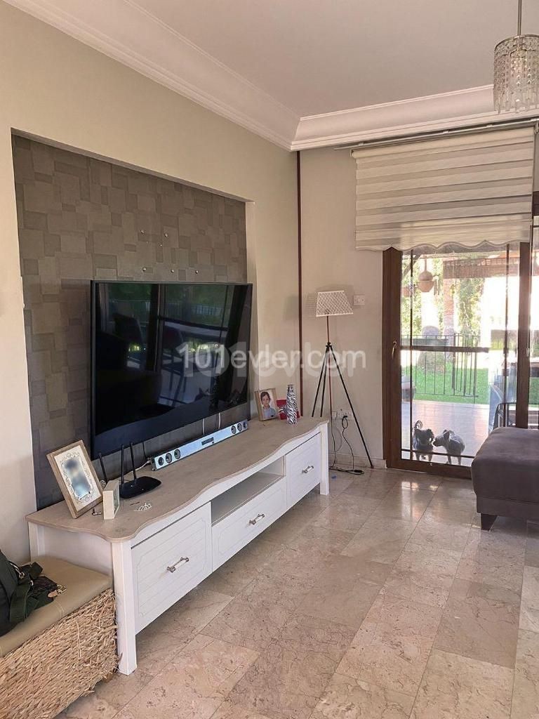 Girne Alsancak'ta 3+1 Satılık Villa 