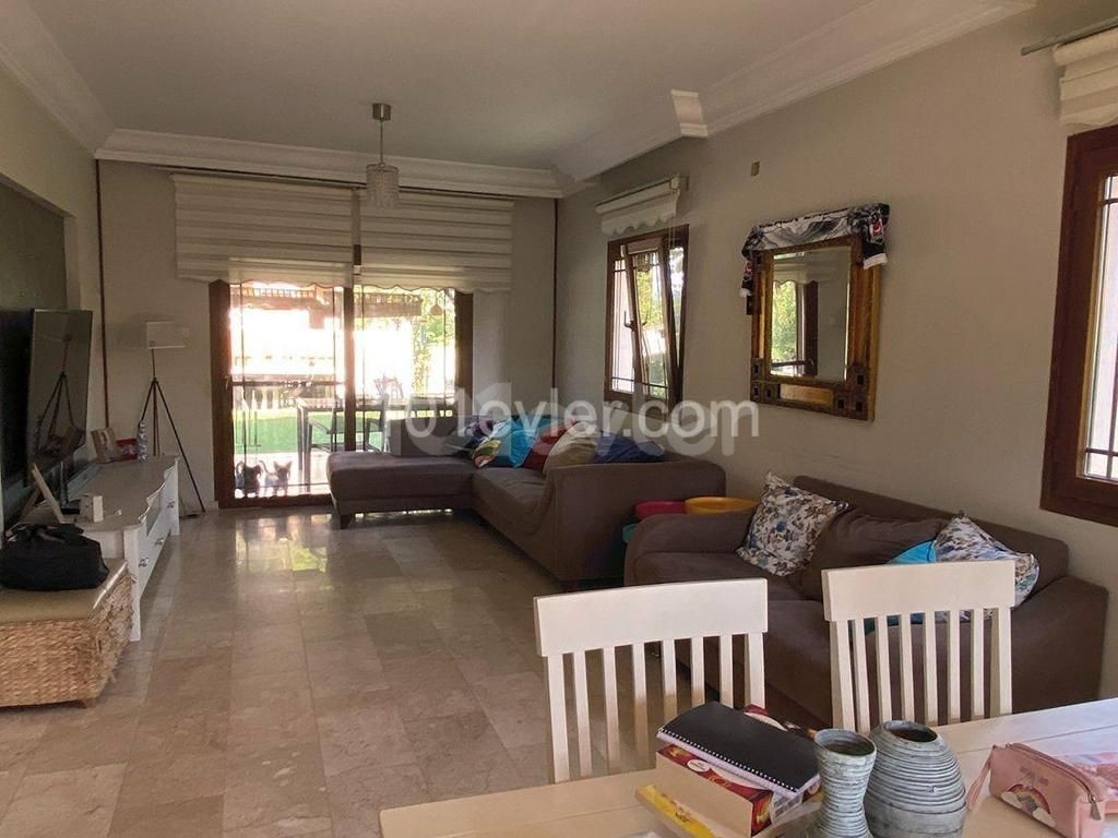 Girne Alsancak'ta 3+1 Satılık Villa 