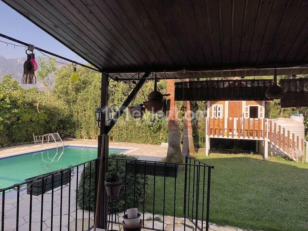 Girne Alsancak'ta 3+1 Satılık Villa 