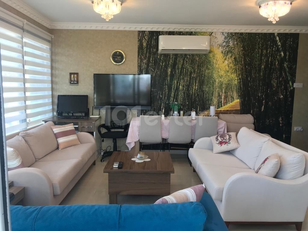 Flat For Sale in Aşağı Girne, Kyrenia