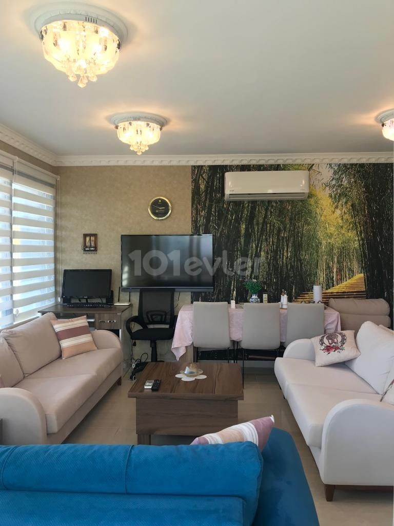 Flat For Sale in Aşağı Girne, Kyrenia