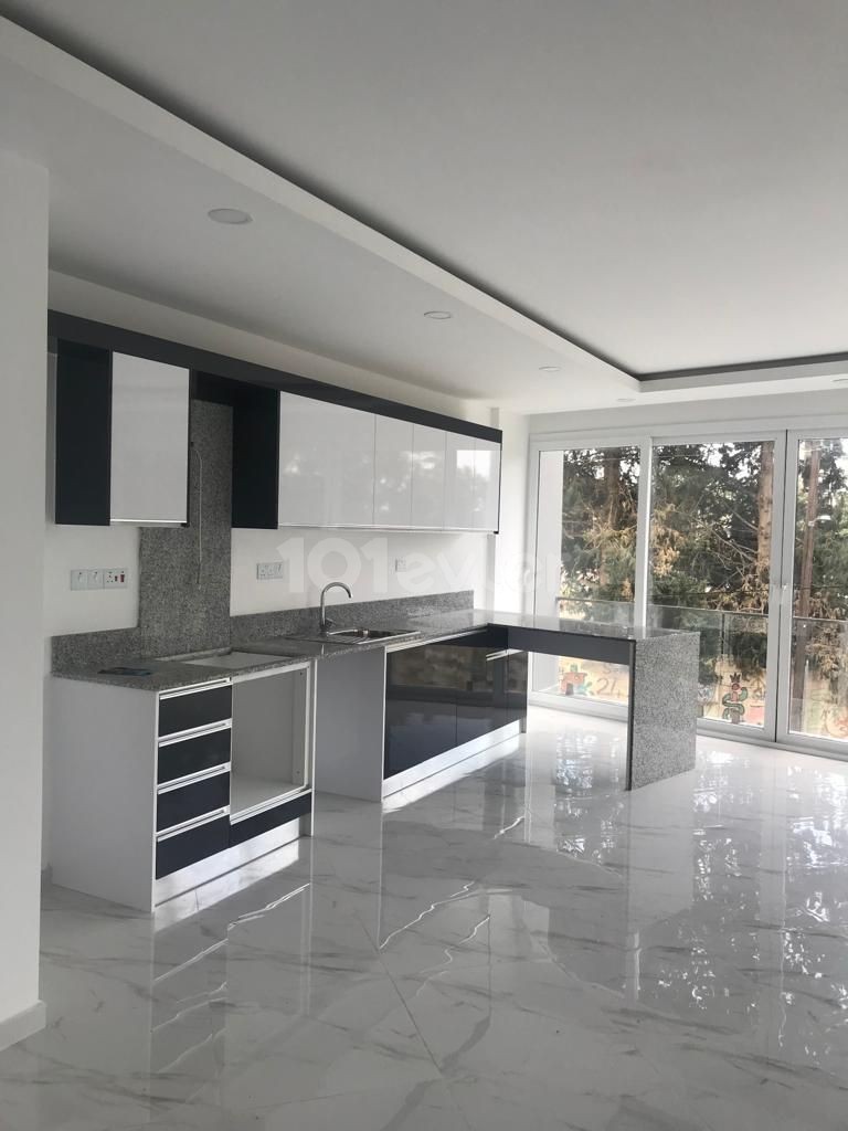 Flat For Sale in Aşağı Girne, Kyrenia