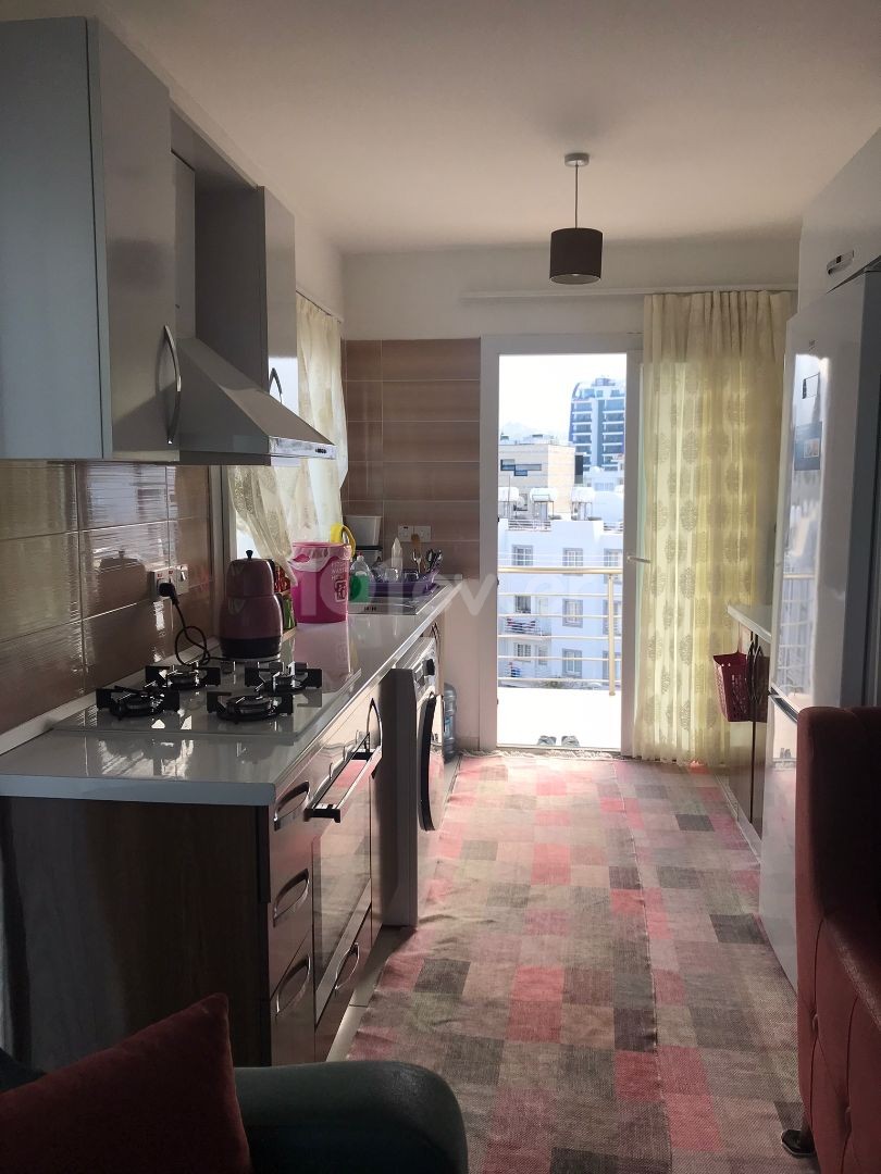 Zu verkaufen 2+1 Wohnung in Kyrenia Zentrum 