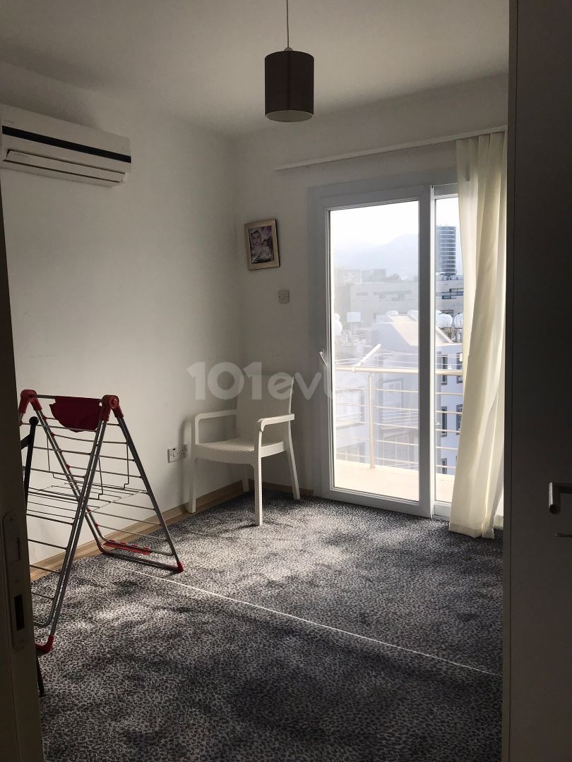 Zu verkaufen 2+1 Wohnung in Kyrenia Zentrum 