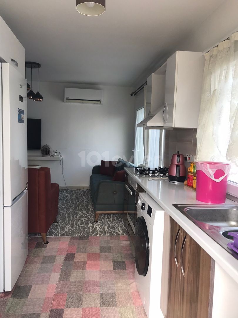 Zu verkaufen 2+1 Wohnung in Kyrenia Zentrum 