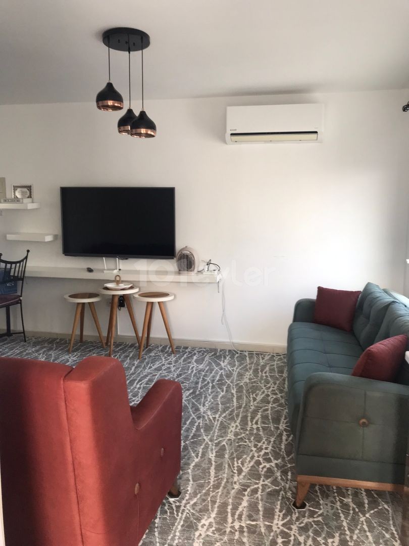 Zu verkaufen 2+1 Wohnung in Kyrenia Zentrum 