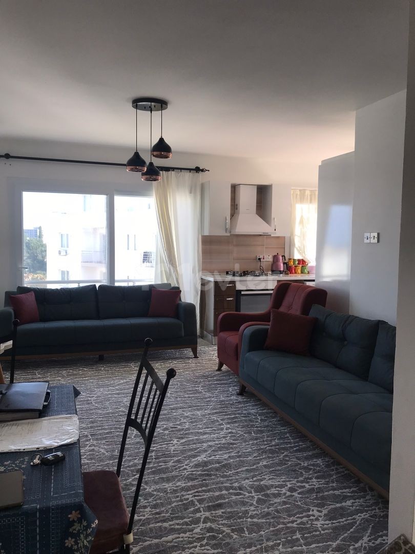 Zu verkaufen 2+1 Wohnung in Kyrenia Zentrum 