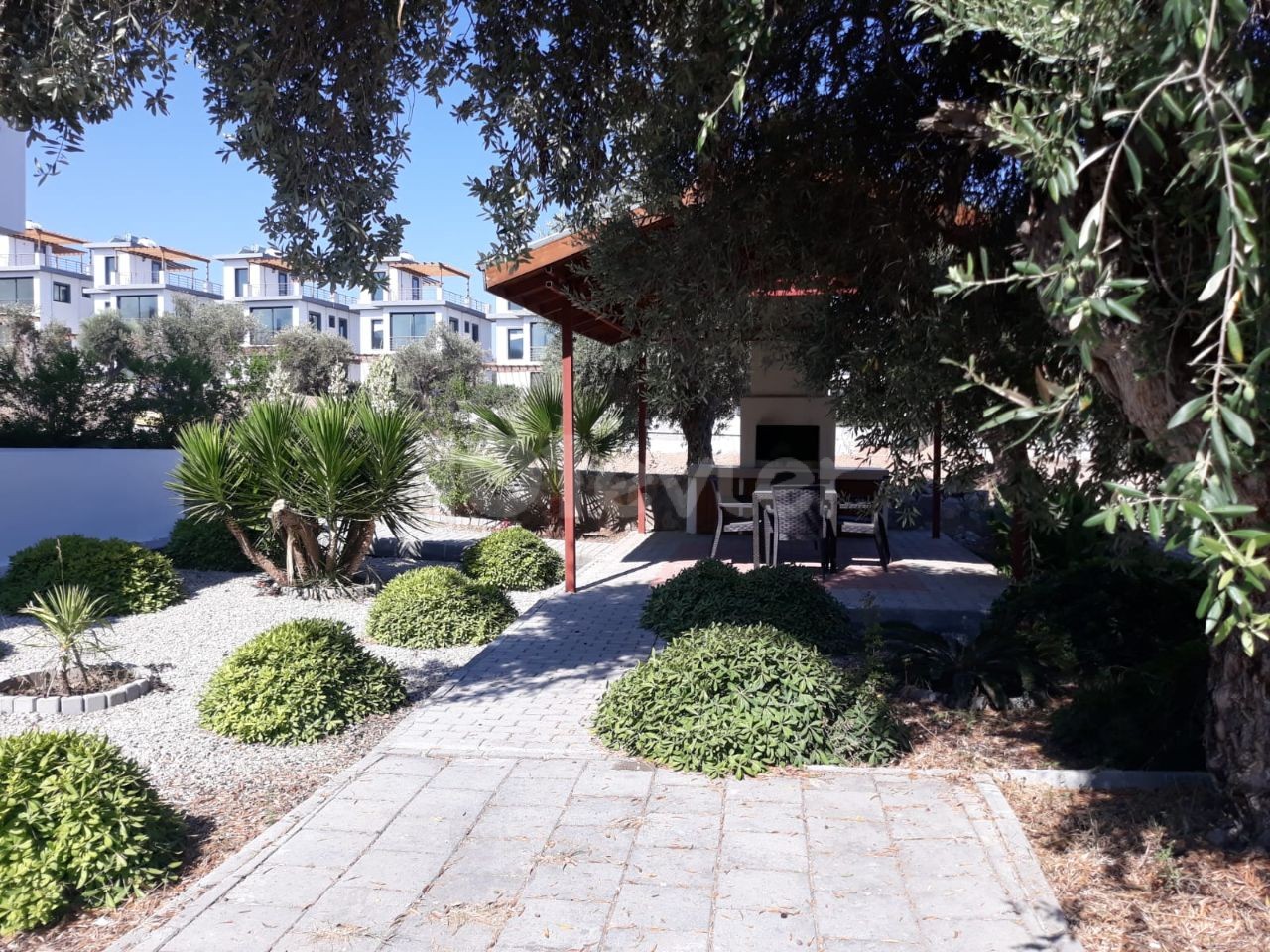Girne Bahçelide 3+1 Kiralık Villa