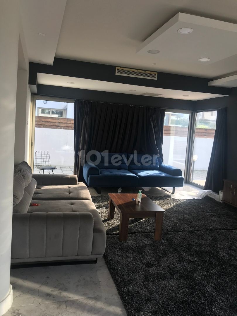 Girne Çatalköyde Kiralık 3+1 Villa