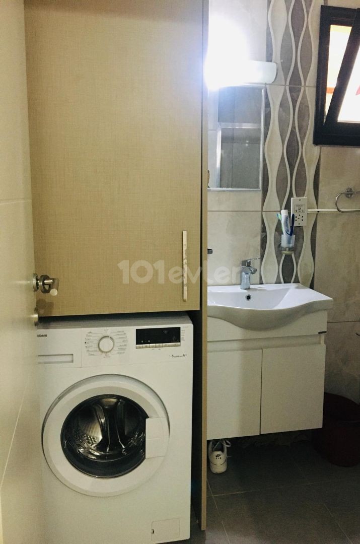 Zu verkaufen 1+1 Wohnung , Büro genehmigt in Kyrenia Centre