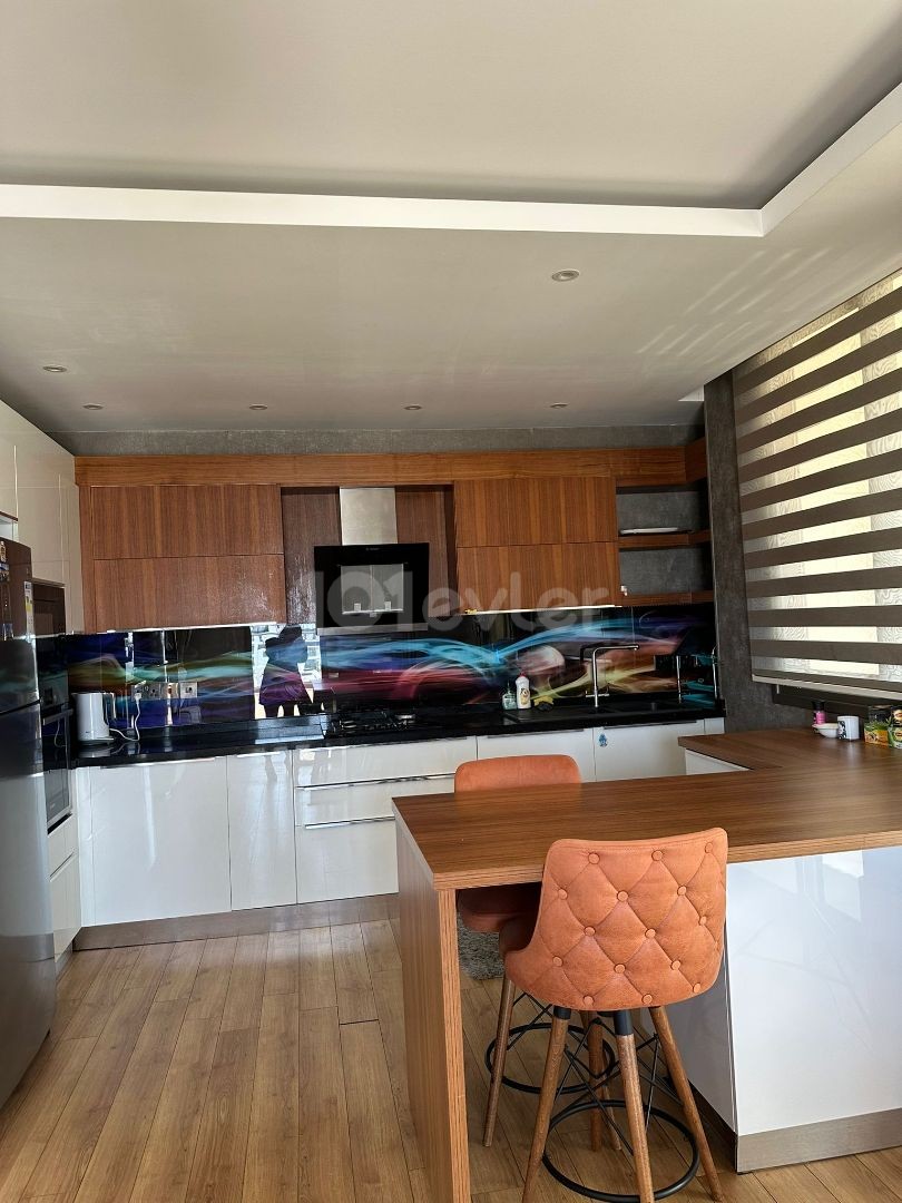 Girne Merkezde Satılık 3+1 Penthouse