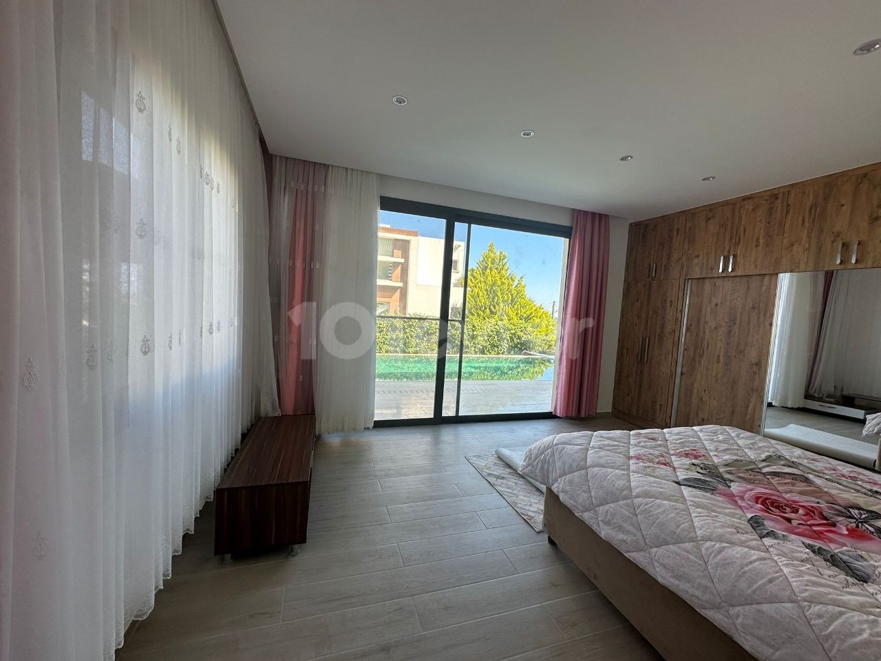 Girne Çatalköy Satılık 4+1 Villa