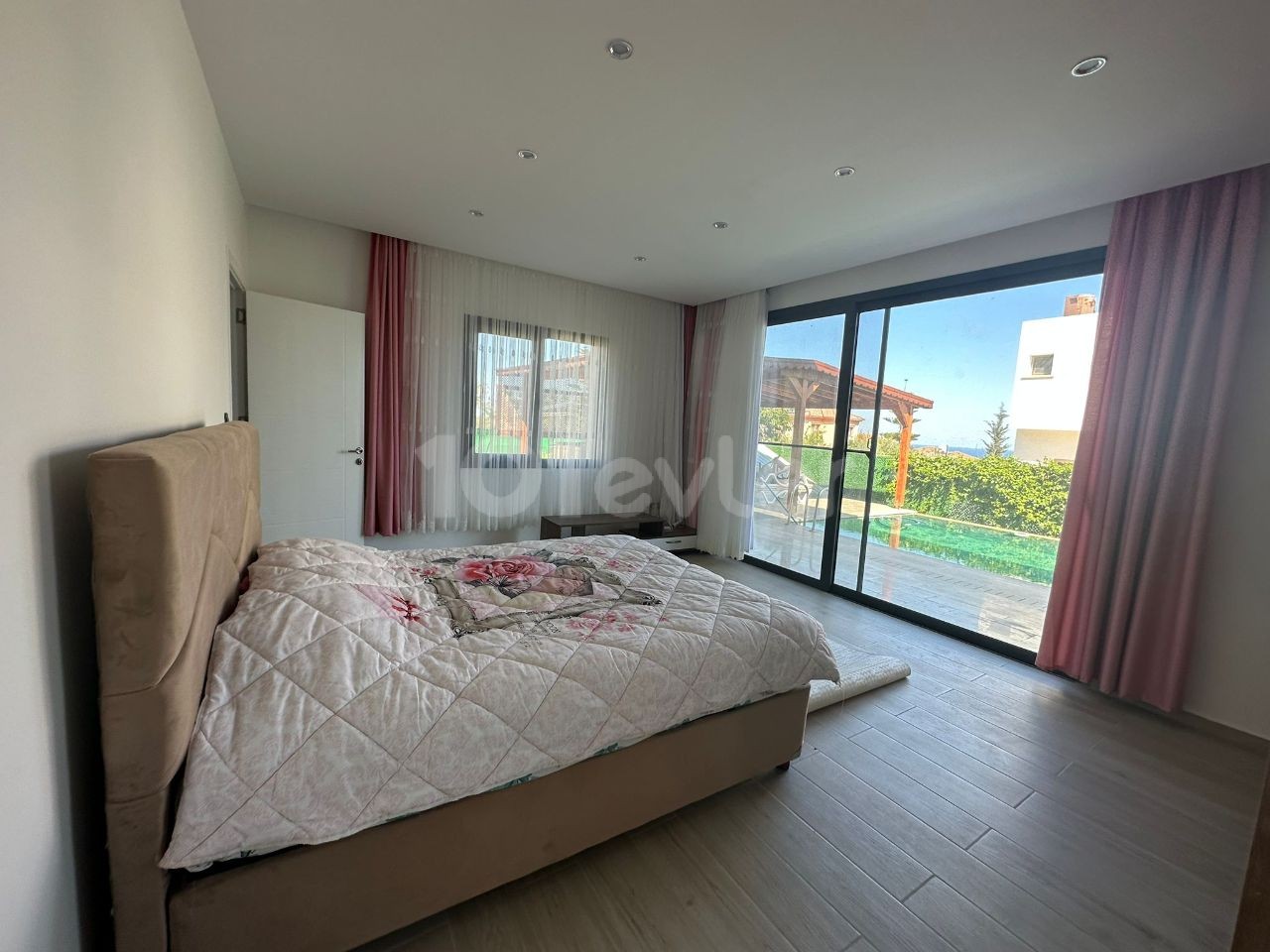 4+1 Villa zum Verkauf in Çatalköy, Kyrenia