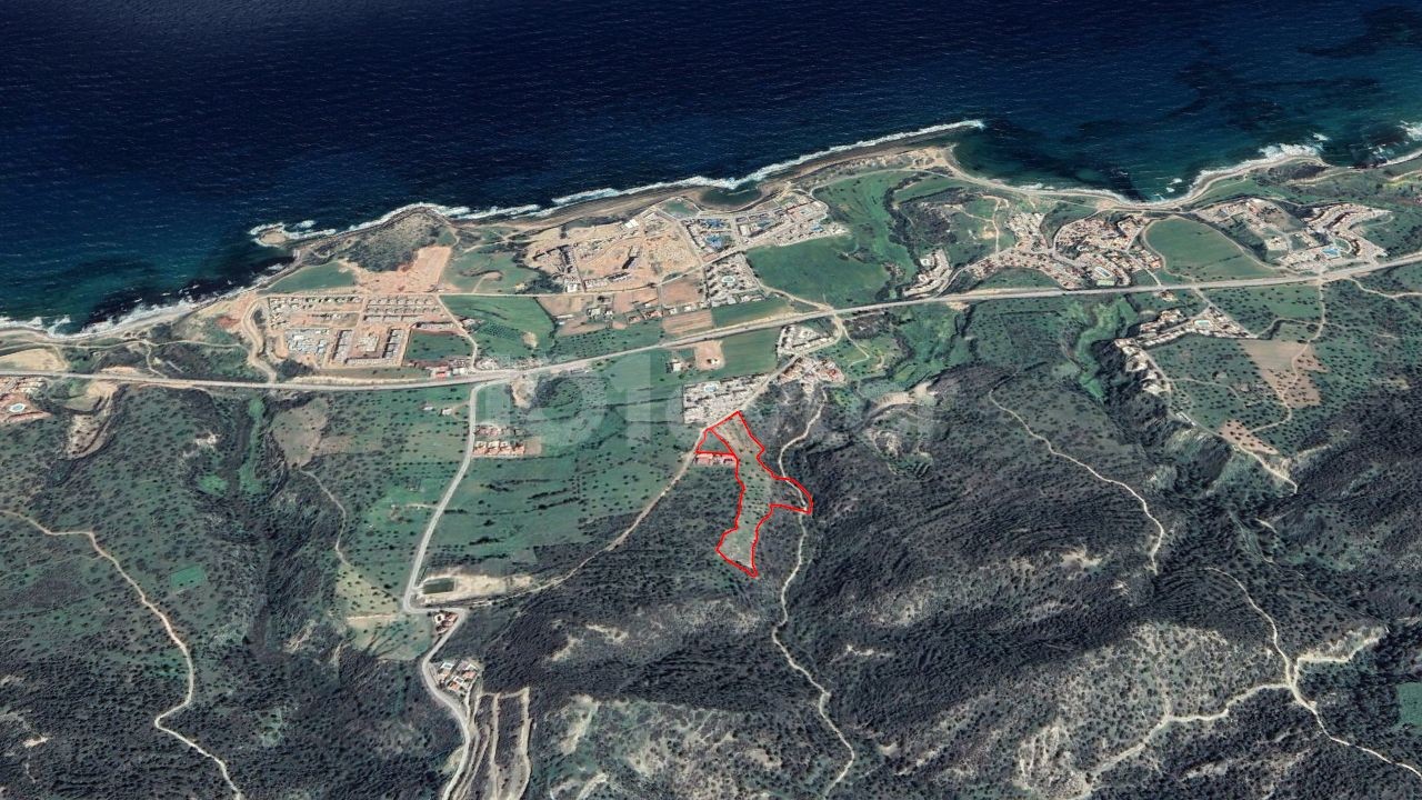 Kyrenia Bahceli Große Investitionsgelegenheit 15 Acres 3 Häuser Parzelle