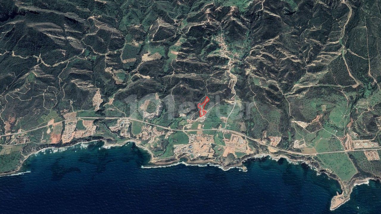 Kyrenia Bahceli Große Investitionsgelegenheit 15 Acres 3 Häuser Parzelle