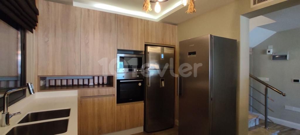 Girne Çatalköy de Satılık 3+1 Villa