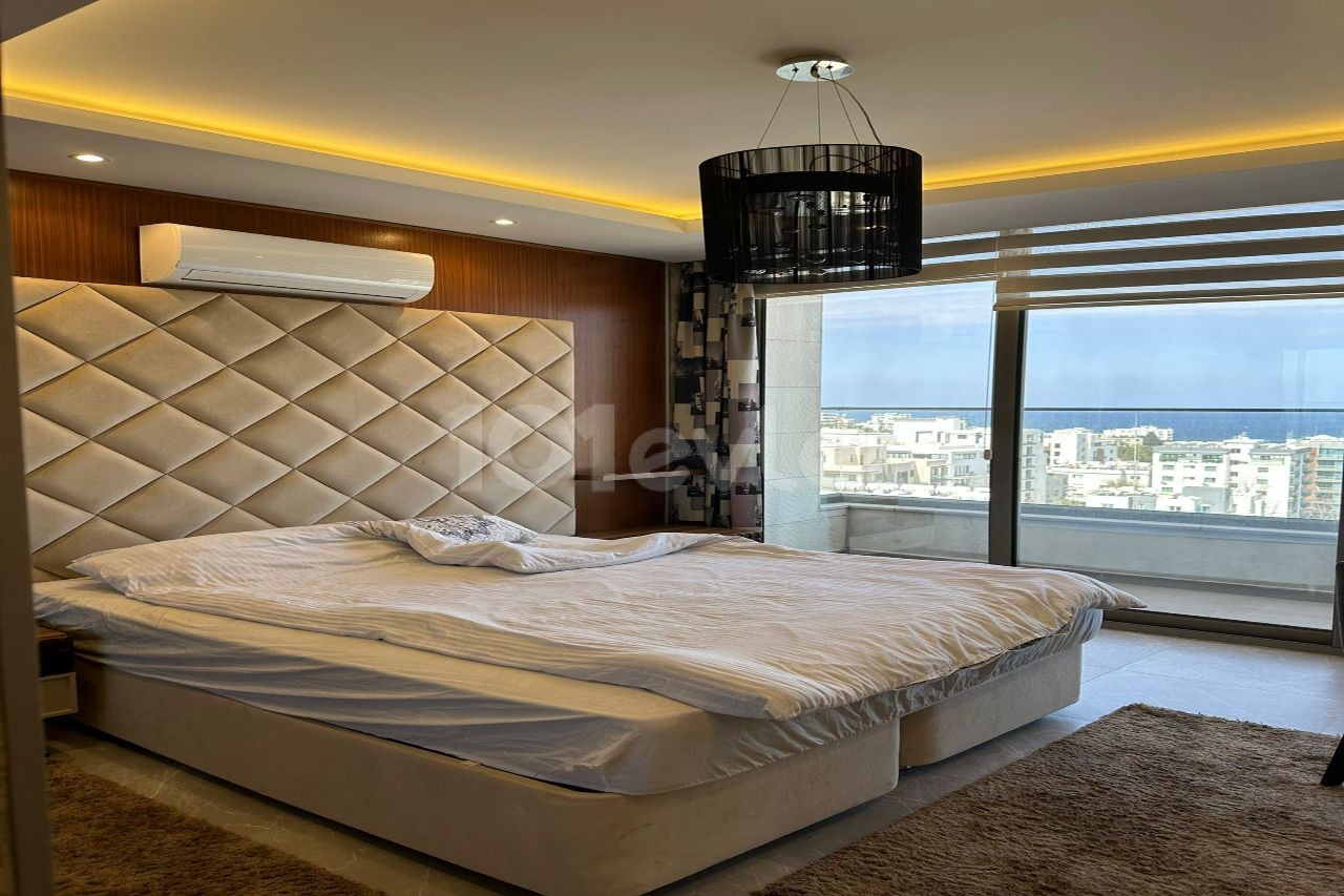 3+1 Penthouse for Rent in Kyrenia Center