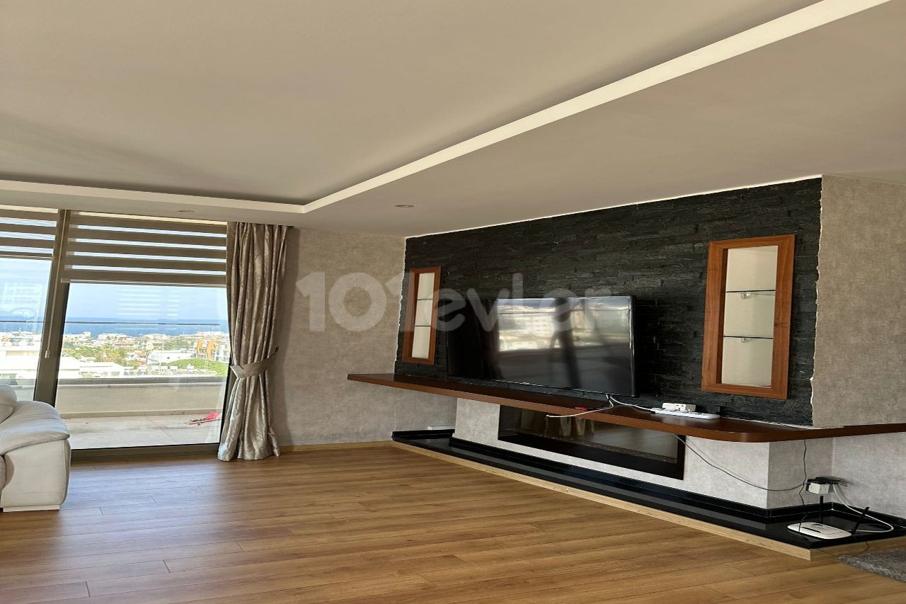 3+1 Penthouse for Rent in Kyrenia Center