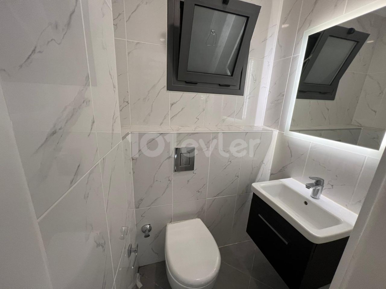 2+1 Penthouse For Rent In The Center Of Kyrenia