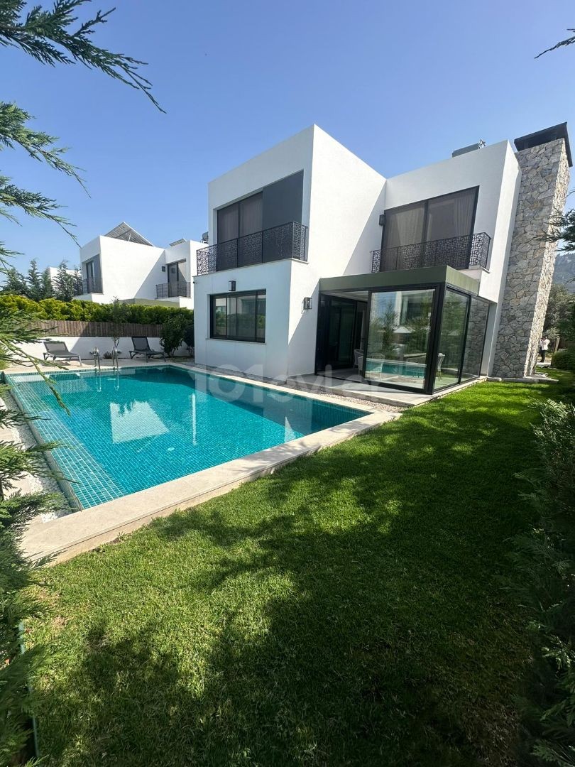 Villa zum Verkauf mit privatem Pool in Kyrenia Zeytinlik