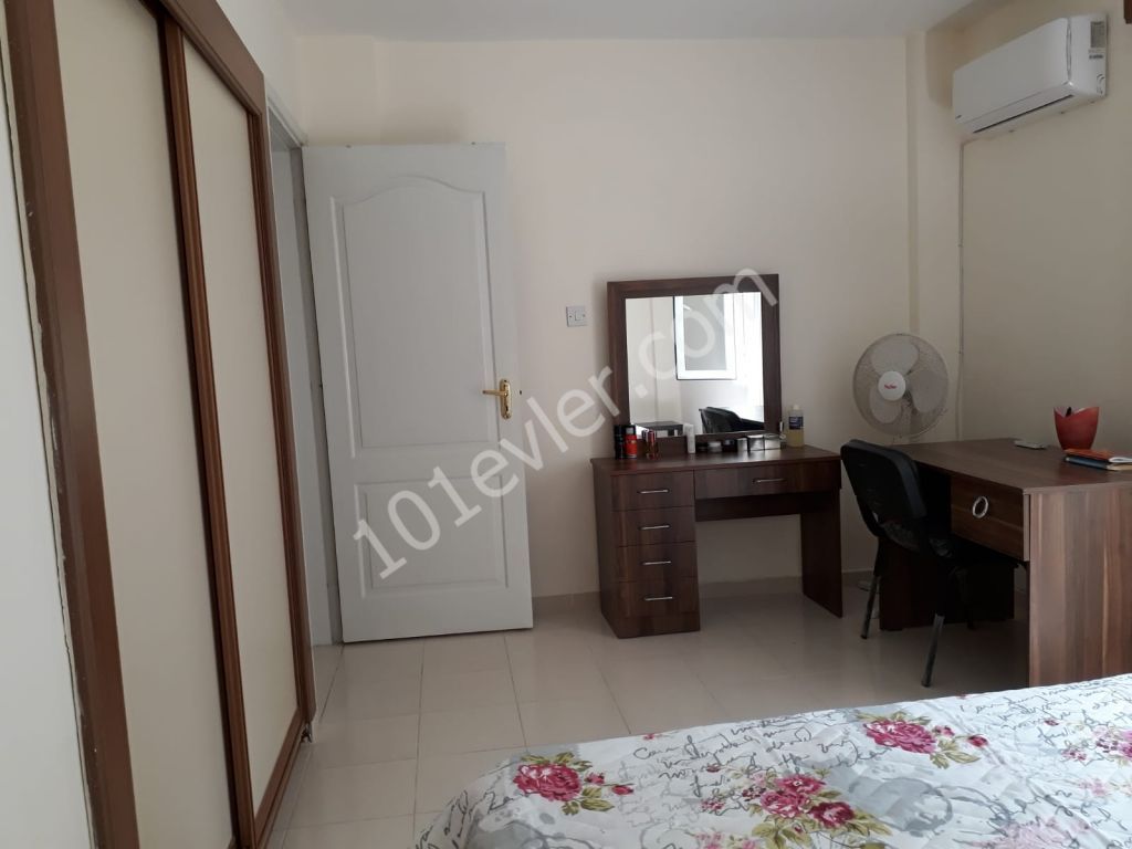 Girne Merkezde Full Eşyalı Kiralık Daire