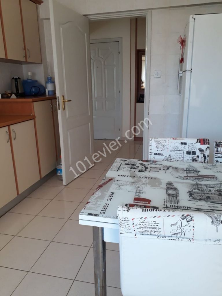 Girne Merkezde Full Eşyalı Kiralık Daire