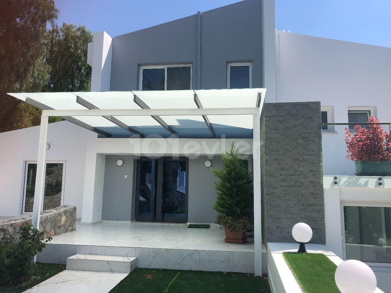 A unique villa for sale under the unique landscape of Kyrenia