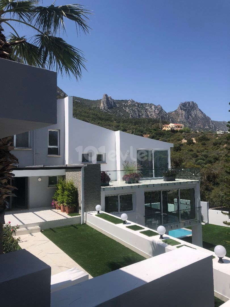Eine einzigartige Villa zum Verkauf, in der Kyrenia unter Ihren Füßen sein wird