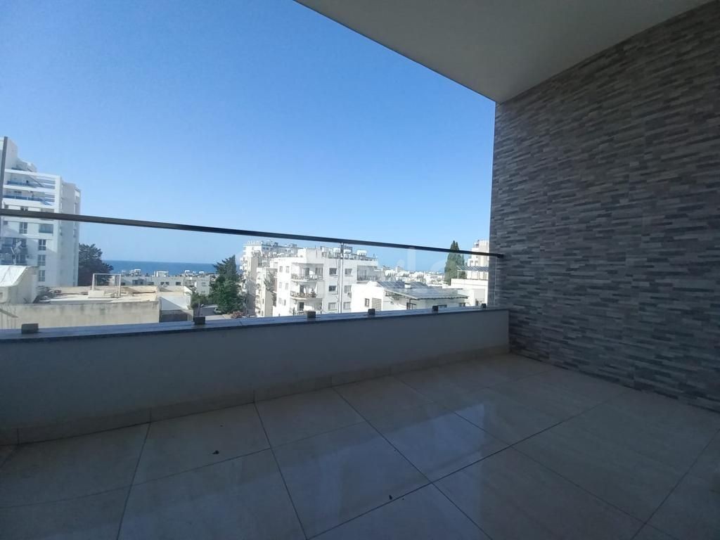 Продажа квартиры 2+1 с видом на море недалеко от новой гавани Кирении