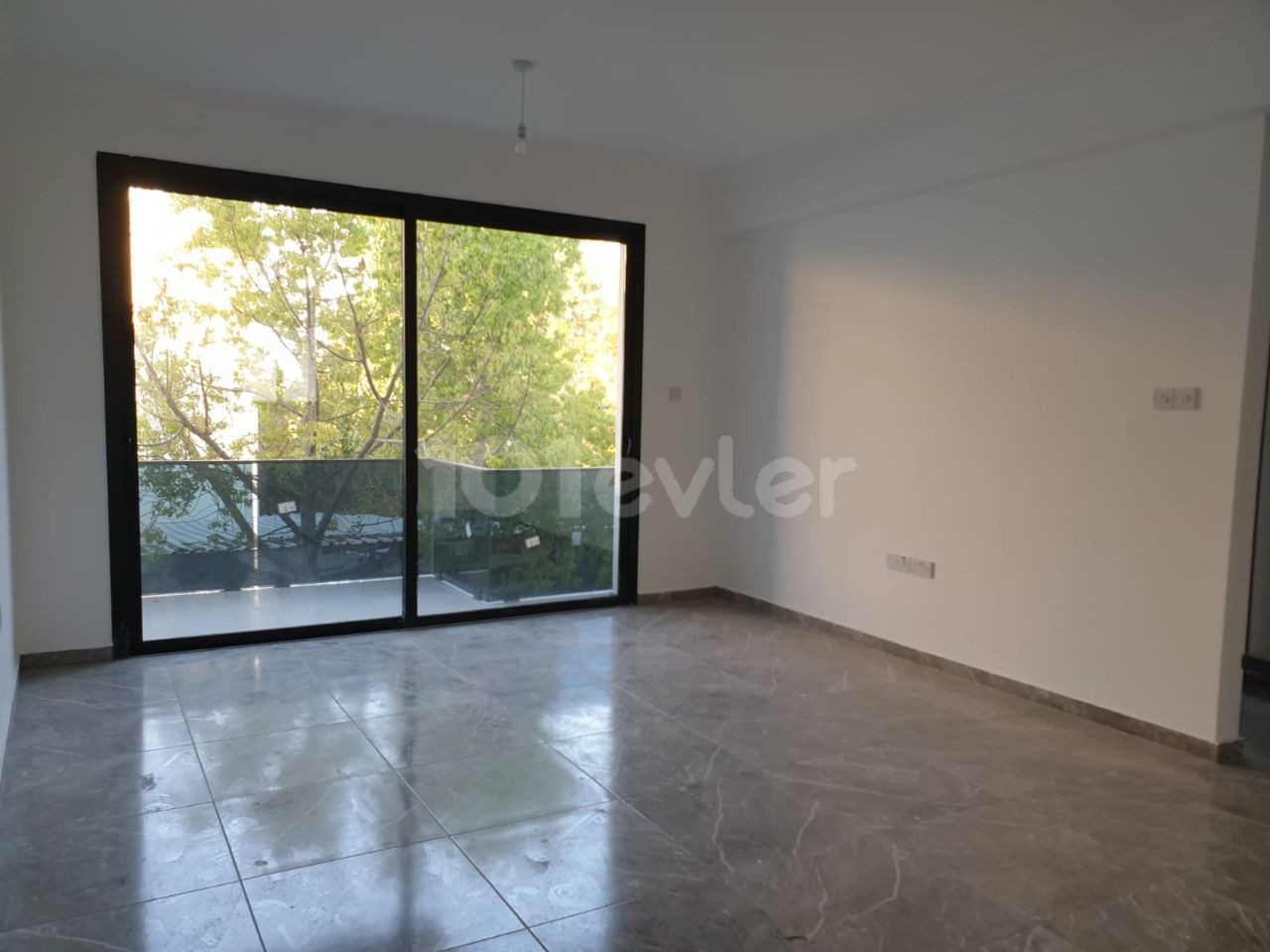 LAPTA BÖLGESİNDE 2+1 LÜKS SATILIK DAİRE