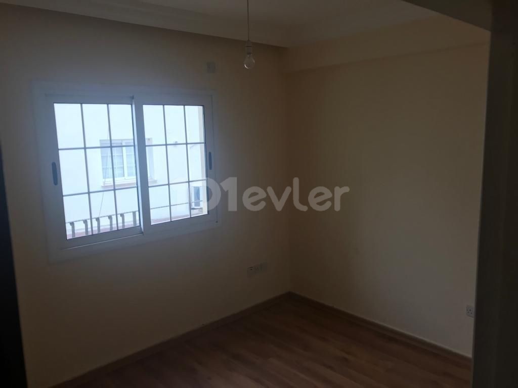 GROSSE GELEGENHEIT!!! 130 M2 3+1 - KYRENIA ZENTRUM -