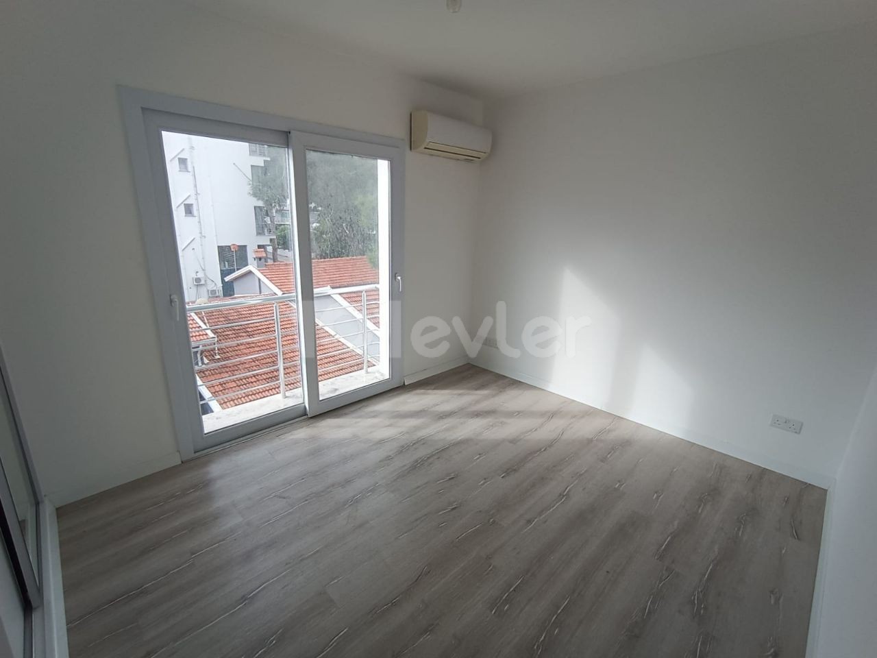 Ensuite - 100M2 - 2+1 - in Kyrenia Zentrum