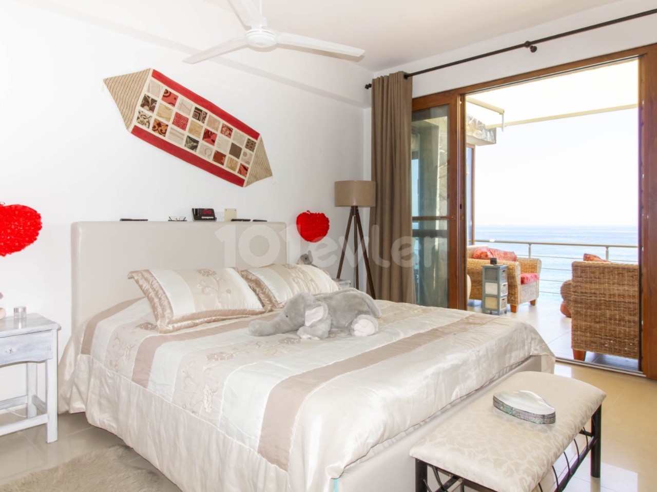 Girne Esentepe Denizin Dibinde Satılık 3+1 Penthouse 