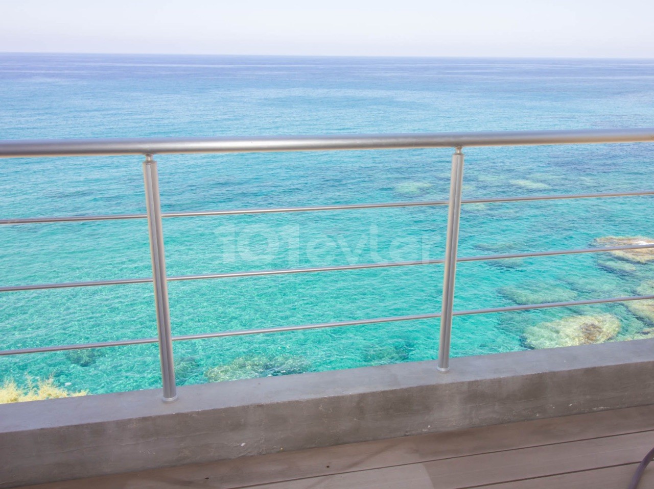 Girne Esentepe Denizin Dibinde Satılık 3+1 Penthouse 