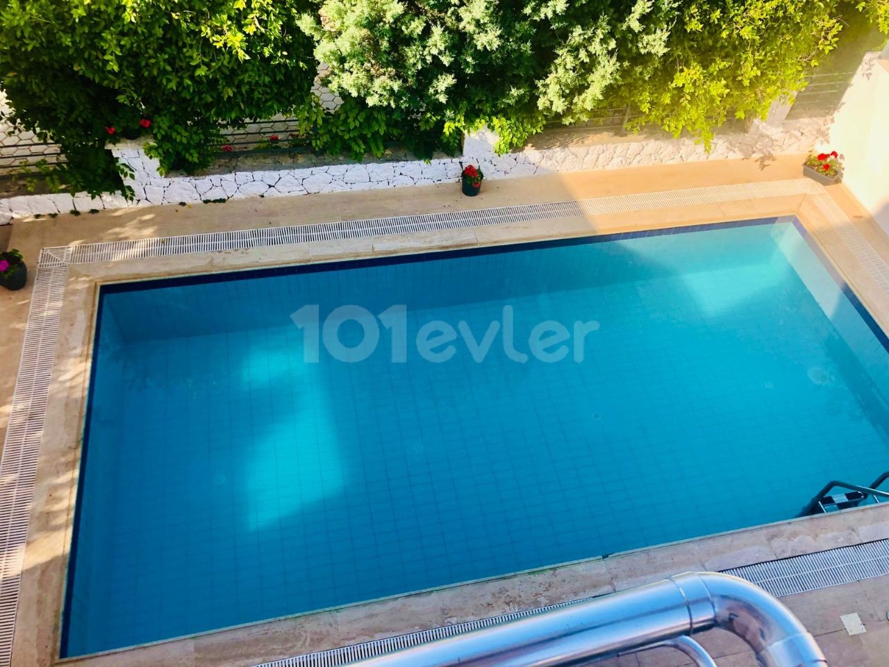 Girne Çatalköy Kiralık Full Eşyalı Havuzlu 3 yatak odalı Villa