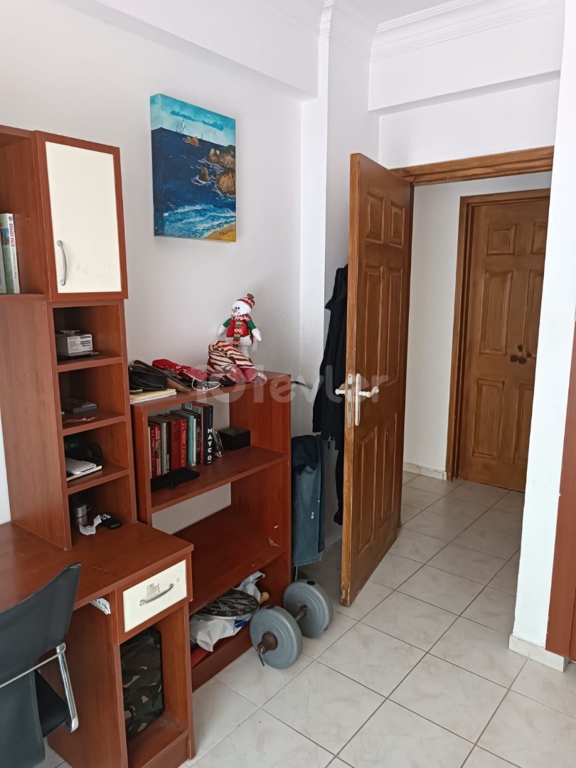3+1 möblierte Wohnung zur Miete in der Nähe des Marktes Kyrenia Nusmar