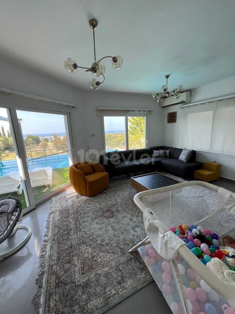 3+1 villa with sea and mountain views for sale in Kyrenia Ozanköy region