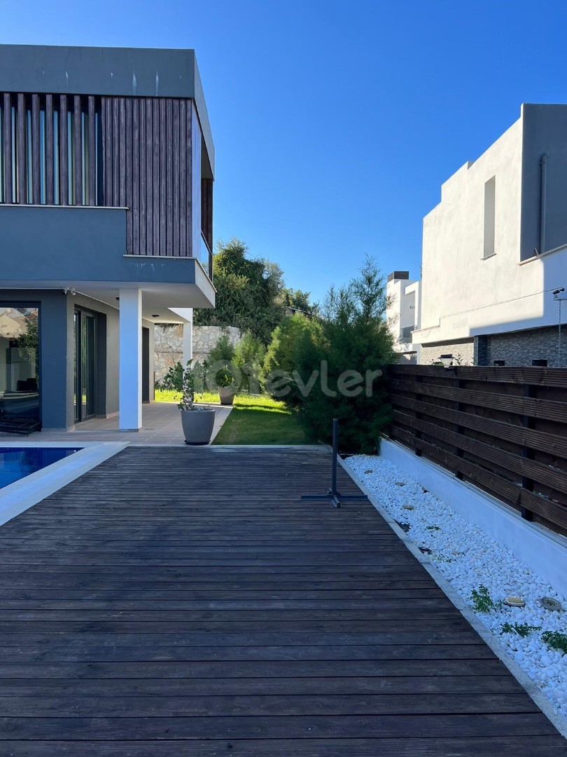 5+1 luxury villa for rent in Kyrenia Ozanköy