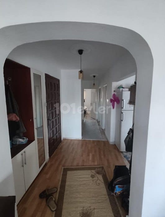 Girne merkezde satılık 2+1 satılık türk koçanlı daire 