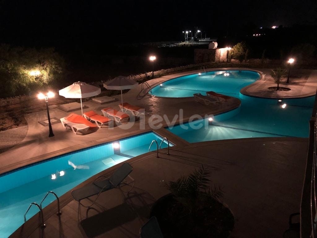 Girne lapta bölgesinde denize yakın kiralık  2+1 luks daire