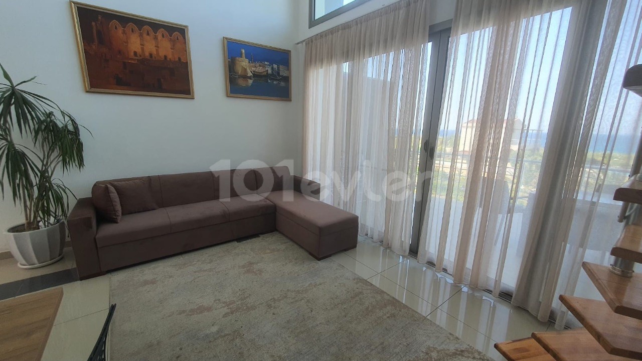 Girne lapta bölgesinde denize yakın kiralık  2+1 luks daire