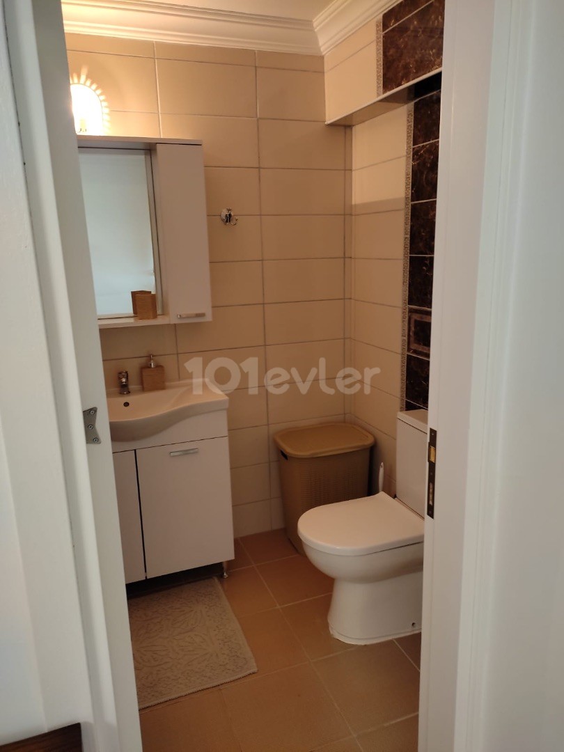 Girne lapta bölgesinde denize yakın kiralık  2+1 luks daire