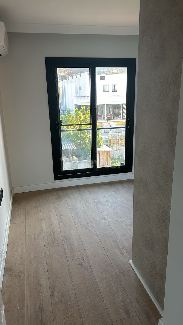 آپارتمان 3+1 زیر شیروانی برای فروش در منطقه Girne Karaoğlanoğlu