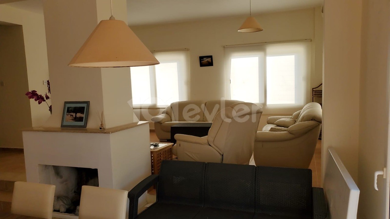 Girne Esentepe bölgesinde kiralık 3+1 villa