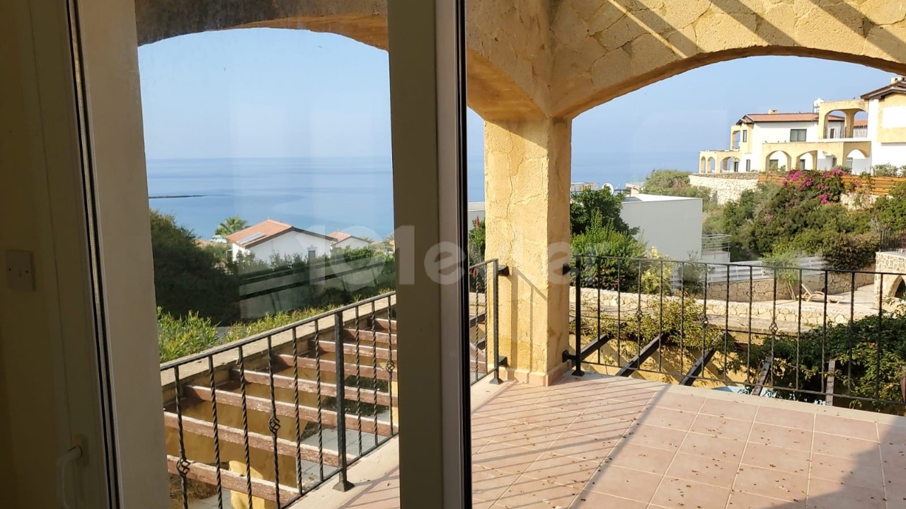 Girne Esentepe bölgesinde kiralık 3+1 villa