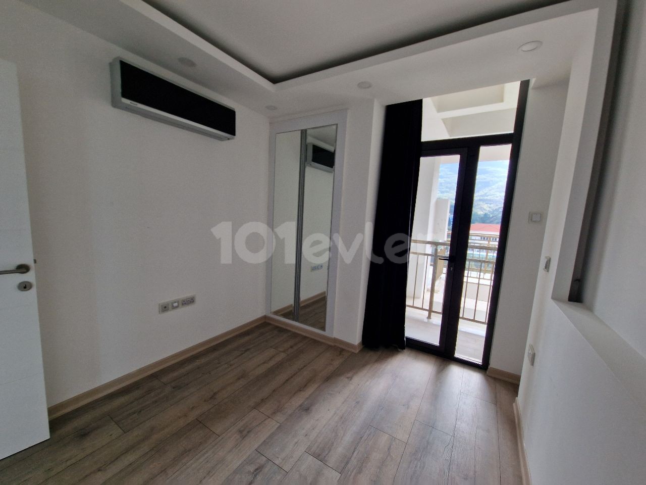 Kıbrıs Girne Merkez'de Kiralık Eşyasız 3+1 Lux Daire