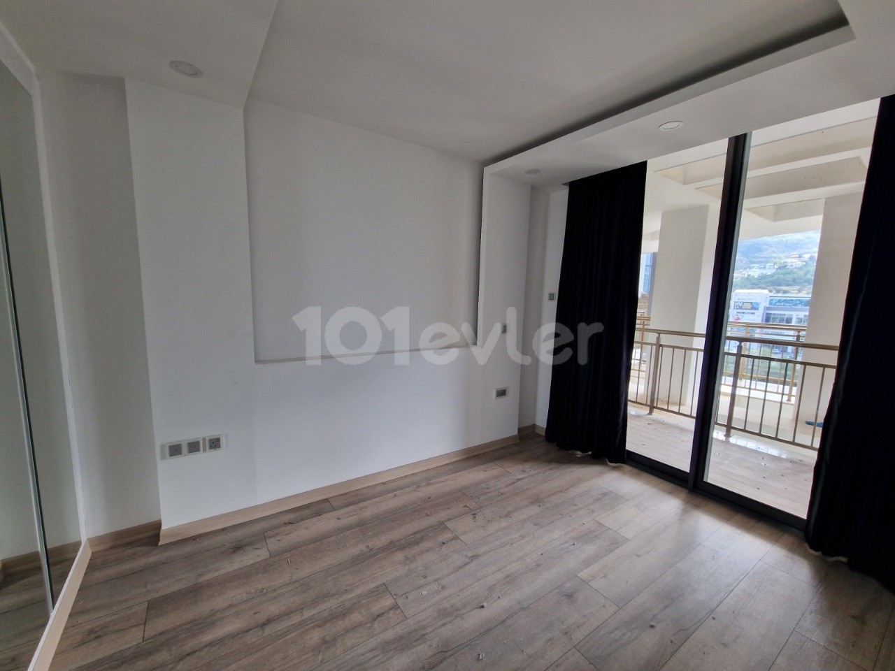 CYPRUS KYRENIA CENTER LUXURIOUS 3+1 FLAT FOR RENT