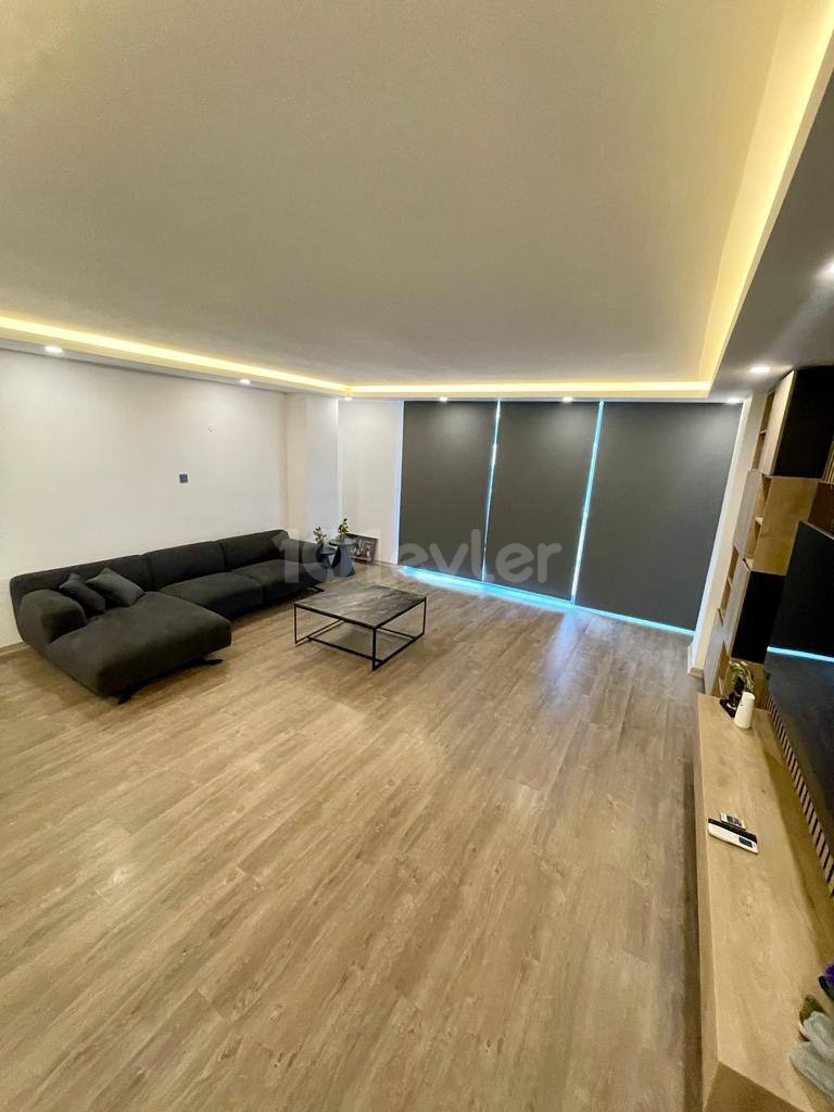 Kıbrıs Girne Merkez’de Lüks Satılık 1+1 Eşyalı Daire